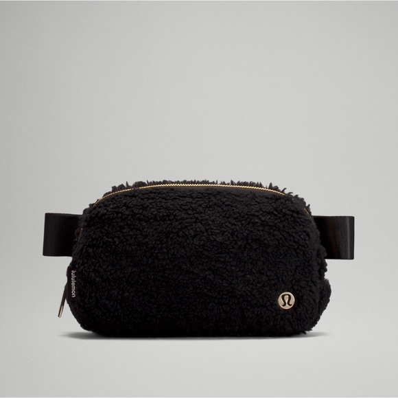 Lululemon Everywhere Belt Bag Sherpa Fleece Black - Picture 1 of 7